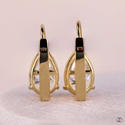 Yellow gold earrings with elegant diamond accents
