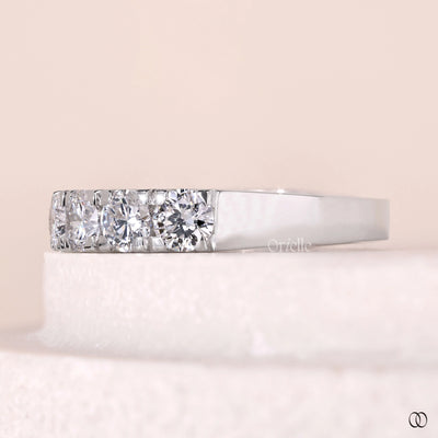 handmade ring round brilliant diamond band
