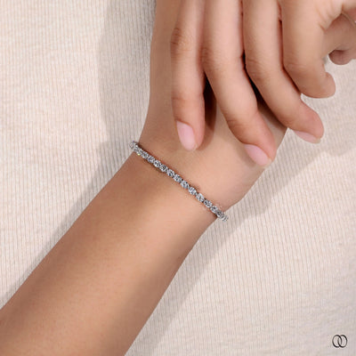 shared prong oval diamond tennis bracelet
