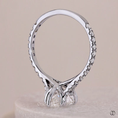 Unique setting ring with distinctive diamond details and refined craftsmanship
