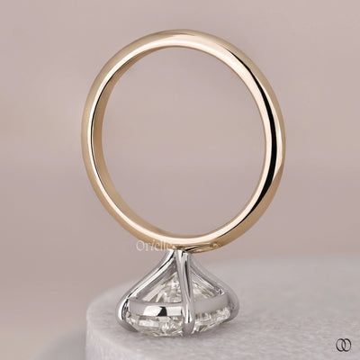 solitaire diamond engagement ring oval cut
