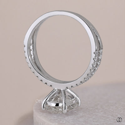 18K White Gold Split Shank Pave Oval Diamond Ring