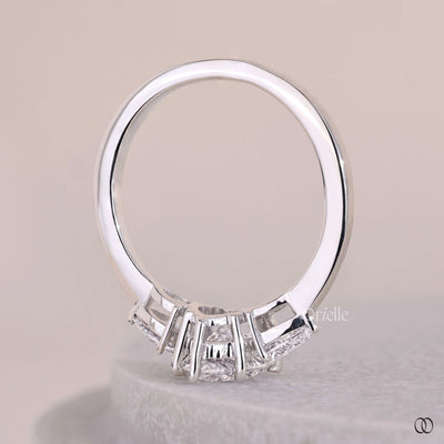 unique setting ring three stone diamond ring
