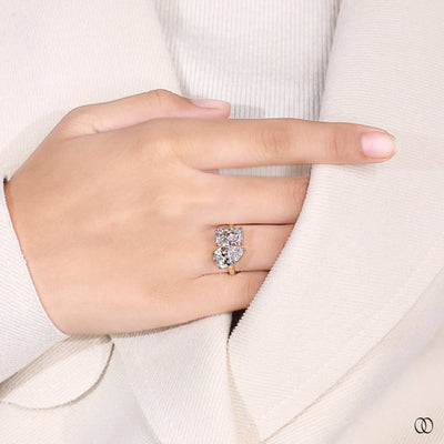 pear cut diamond ring yellow gold setting
