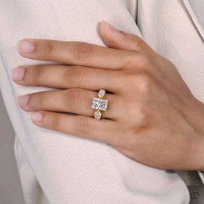 4 prong setting ring with a classic diamond center
