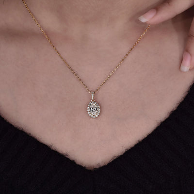 Lab grown diamond pendant with a brilliant stone and timeless setting

