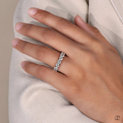 Unique style band with distinctive diamond settings

