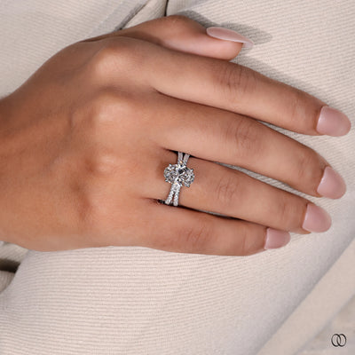 18K White Gold Split Shank Pave Oval Diamond Ring