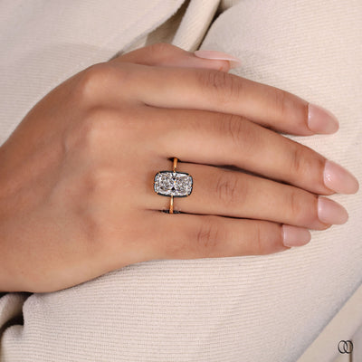 yellow gold ring black border setting
