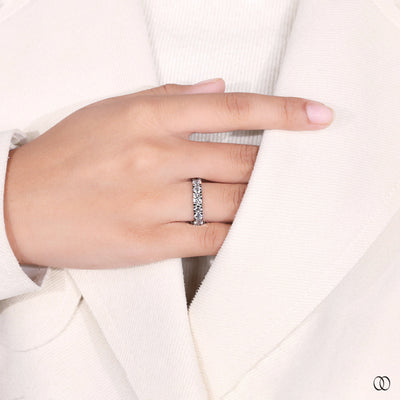 lab grown diamond ring shared prong band
