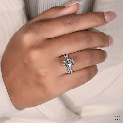 18K White Gold Split Shank Pave Oval Diamond Ring