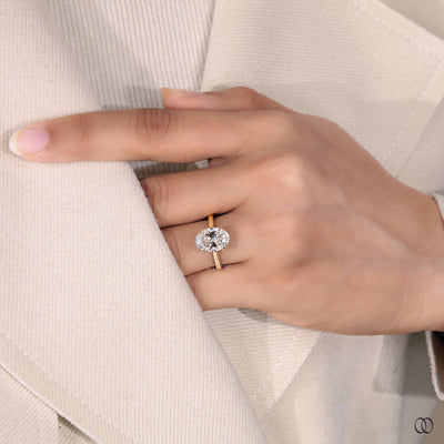 Unique design ring with elegant diamond detailing