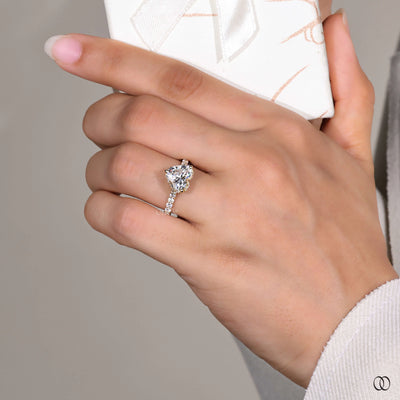 unique design ring hidden halo setting

