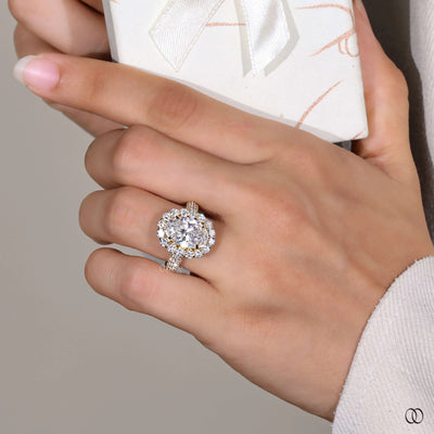 Unique design ring with elegant diamond detailing
