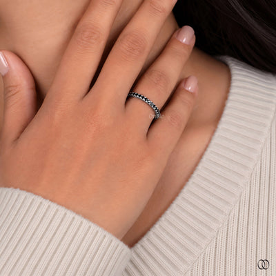 Unique style band with distinctive details and sparkling stones
