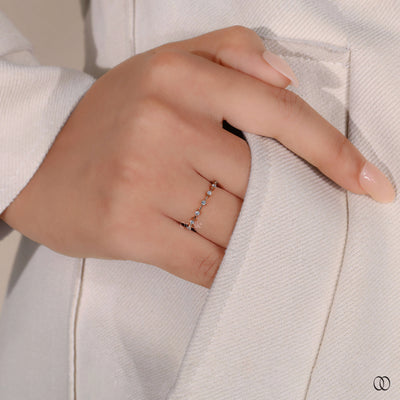 Unique style band with distinctive bubble diamond details
