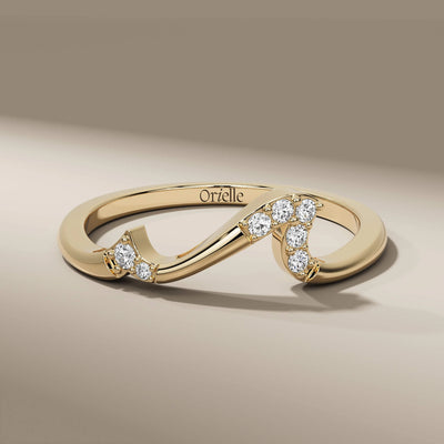 wave wedding band with round diamonds
