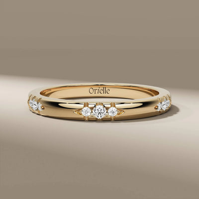 Round cut band in yellow gold with minimalist handmade design
