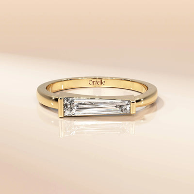 Unique design solitaire engagement ring in yellow gold
