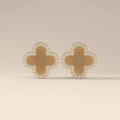 Clover stud earrings in yellow gold with round cut moissanite
