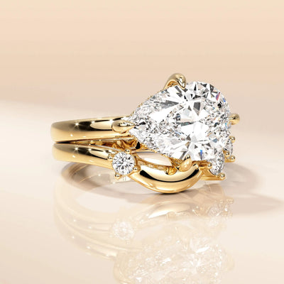 Elegant Pear Cut Prong Setting Ring with Curved Moissanite Band
